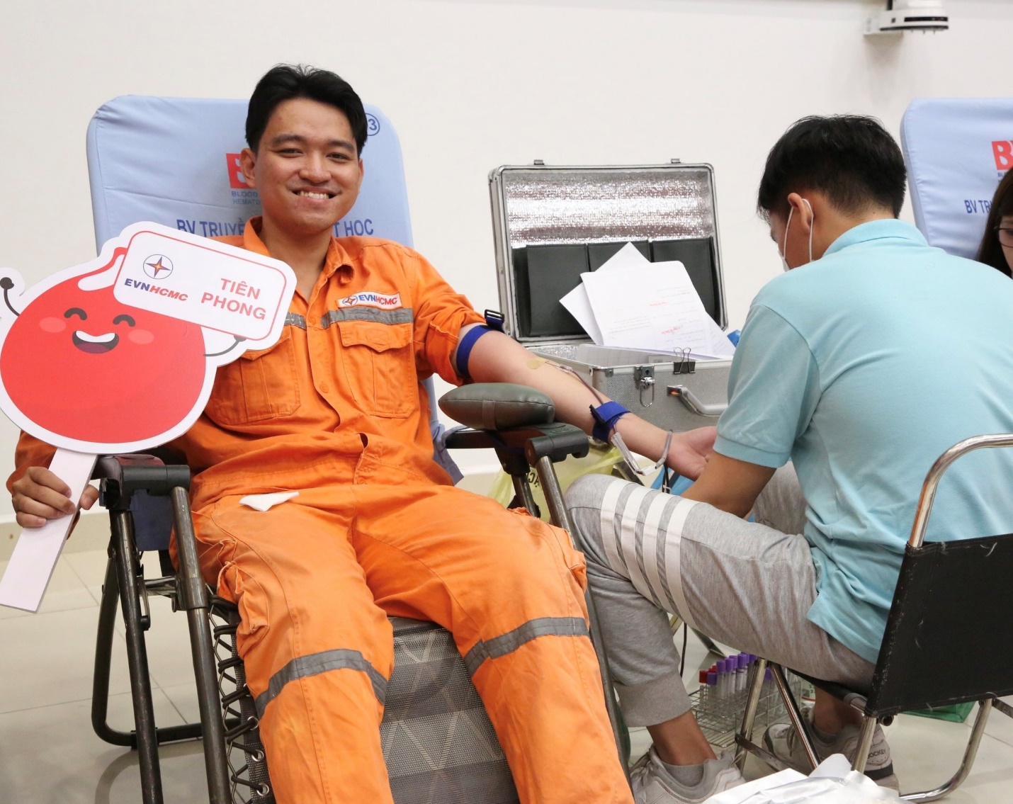 Hiến máu cứu người là hoạt động ý nghĩa lan tỏa những điều tốt đẹp đến với cộng đồng - Ảnh: EVNHCMC