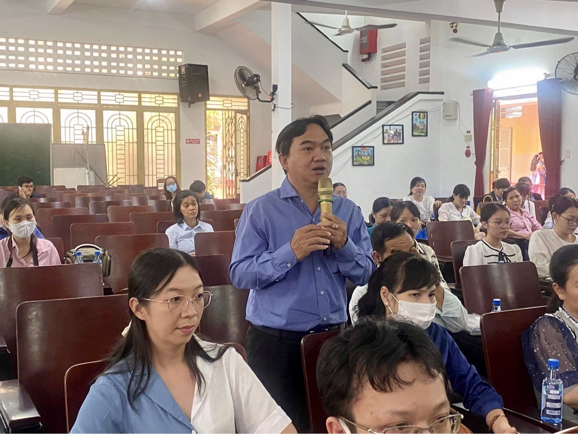 Hiệu trưởng Trường tiểu học Nguyễn Sơn Hà cảnh báo nhiều học sinh tiểu học đang cô đơn trong chính ngôi nhà của mình