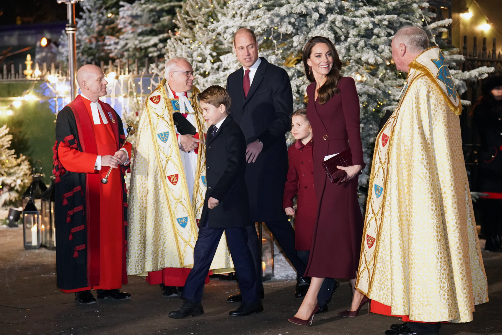 Hoàng tử Anh William và Kate, Công nương xứ Wales vẫn ung dung tham dự các sụ kiệ, sau 