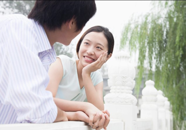 Nhiều bạn trẻ Trung Quốc cho rằng hôn một lần sẽ tránh được những phức tạp của một mối quan hệ lâu dài. Ảnh: Shutterstock.