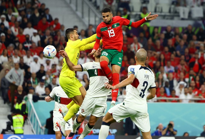 Bằng chính tài năng và sự lì lợm của mình, lứa cầu thủ của đội tuyển Morocco đã tạo nên những “cú” chấn động tại World Cup. Morocco lần lượt đánh bại Bỉ, Tây Ban Nha và Bồ Đào Nha, kiên trì tìm ra điểm yếu của đối thủ để ra đòn quyết định giúp họ đi vào lịch sử đội bóng châu Phi đầu tiên góp mặt tài 1 trận bán kết World Cup.