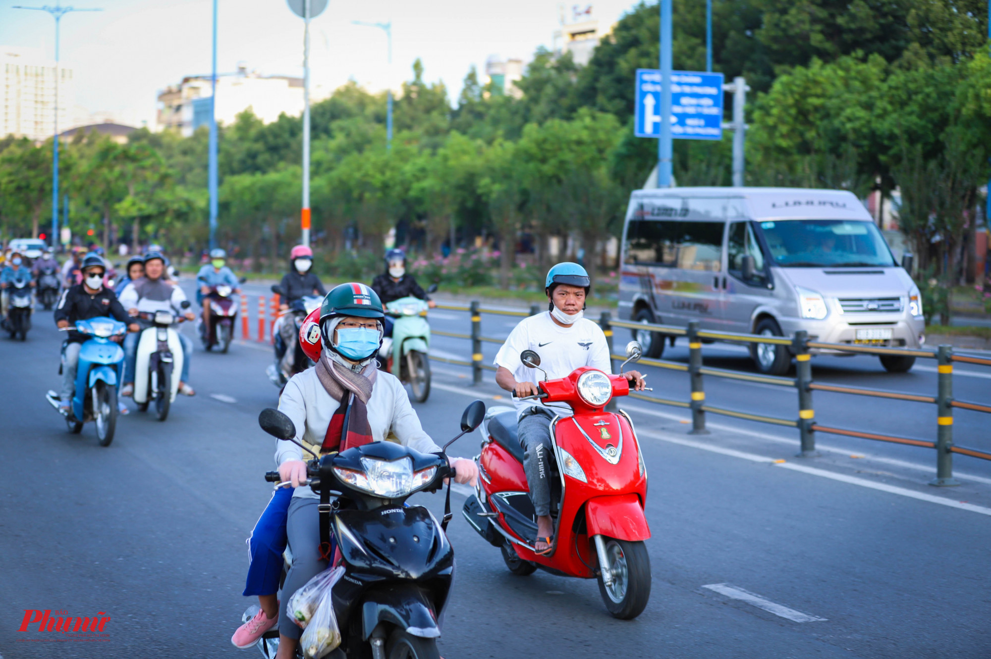 Những tuyến đường vắng, thưa nhà dân, không khí cũng trở nên lạnh hơn trong trung tâm thành phố.