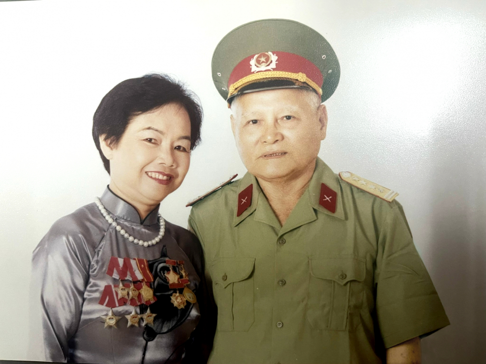 Vợ chồng bà Lê Thị Thu Nguyệt (ảnh chụp năm 1997)