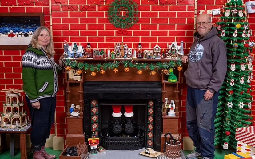 Mike Addis, 64 tuổi và vợ là Catherine Weightman, 59 tuổi, đến từ Huntingdon, Cambridgeshire, đã tạo ra những tác phẩm điêu khắc Lego tuyệt vời vào mỗi dịp Giáng sinh trong suốt 28 năm qua.