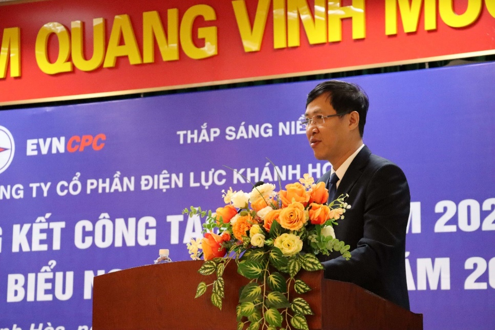 Ông Nguyễn Hải Đức - Phó bí thư Đảng ủy , Tổng giám đốc Công ty cổ phần Điện lực Khánh Hòa phát biểu tại hội nghị