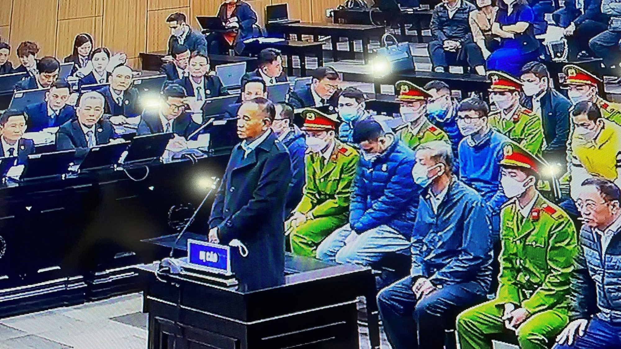 Cựu bí thư Trần Đình Thành cùng các bị cáo tại tòa