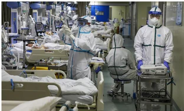 Nhiều bệnh viện ở Bắc Kinh quá tải khi số ca mắc COVID-19 tăng mạnh.