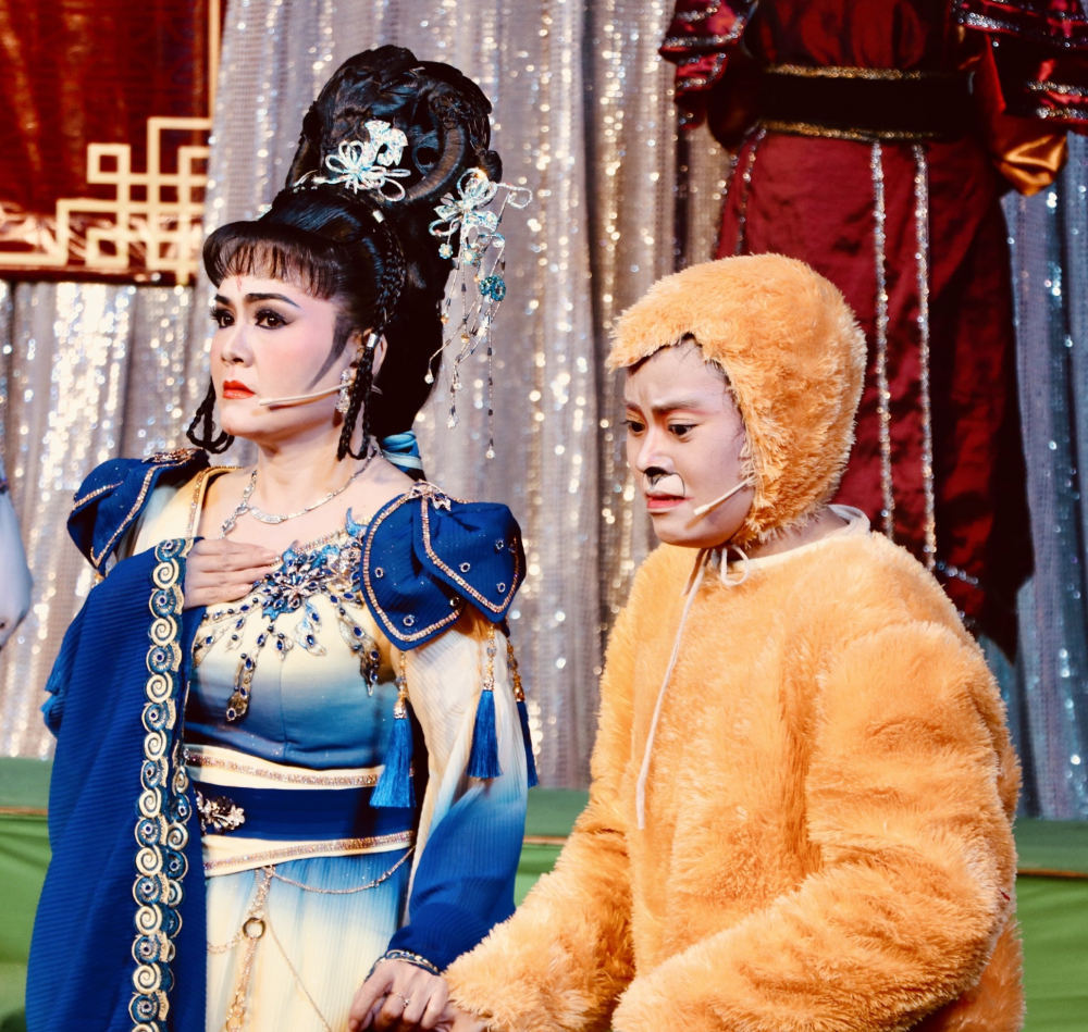 Nghệ sĩ Trinh Trinh vào vai công chúa Bảo Loan trong vở Hầu nhi cứu chủ.
