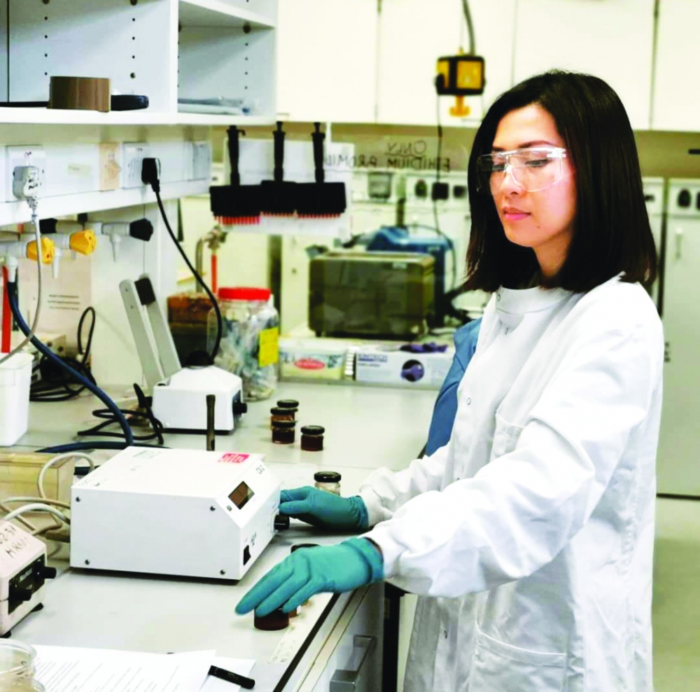 Trở thành nhà khoa học ở độ tuổi U40 (trong ảnh: Melissa Hồ trong phòng nghiên cứu tại Đại học London Metropolitan)