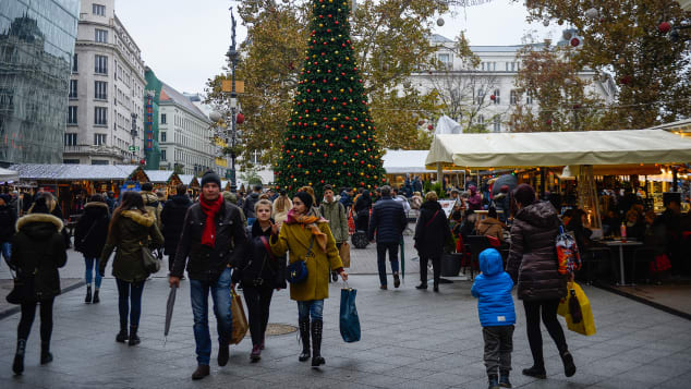 Người dân Hungary tranh thủ tận hưởng kỳ nghỉ lễ Giáng sinh bên cạnh người thân và bạn bè.