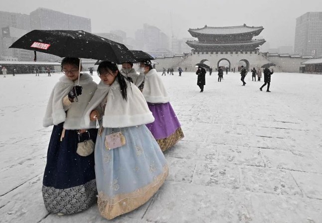 Trường học đóng cửa, các chuyến bay bị hủy do ngày lạnh nhất trong mùa bao trùm Hàn Quốc