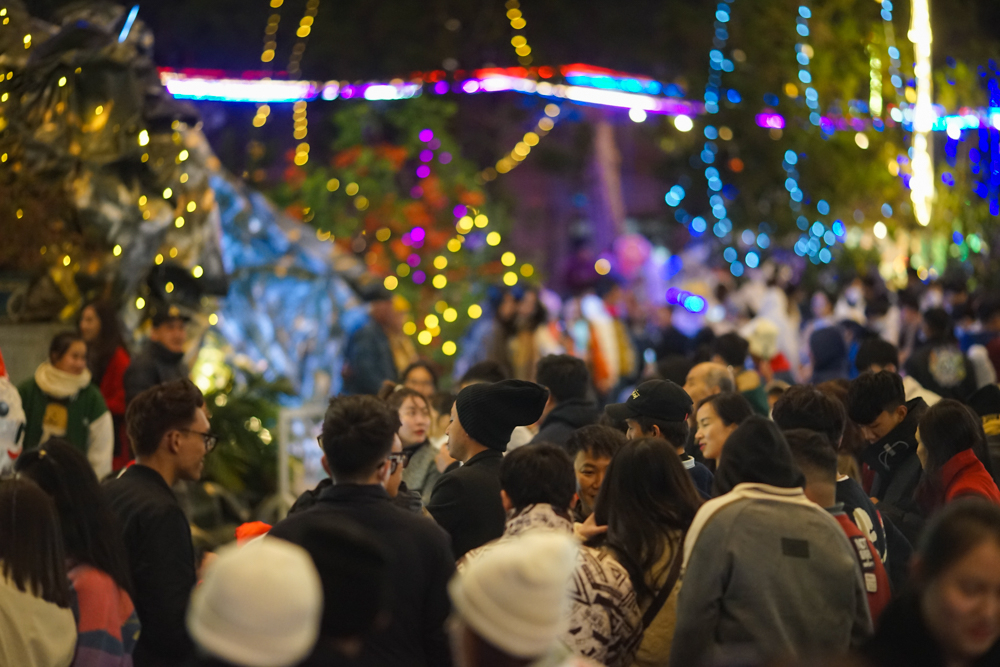 Nhà thờ Con Gà luôn là một trong những địa điểm thu hút đông người tới đón Giáng sinh nhất tại Đà Lạt.