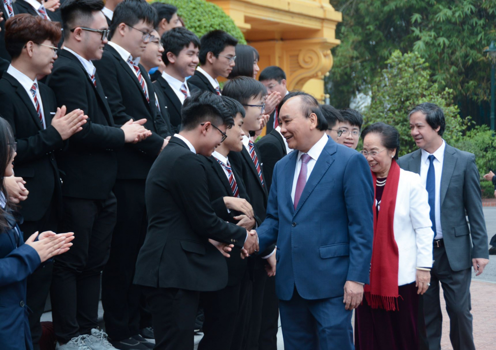 Chủ tịch nước Nguyễn Xuân Phúc gặp mặt, biểu dương 33 học sinh đoạt giải Olympic và khoa học kỹ thuật quốc tế năm 2022