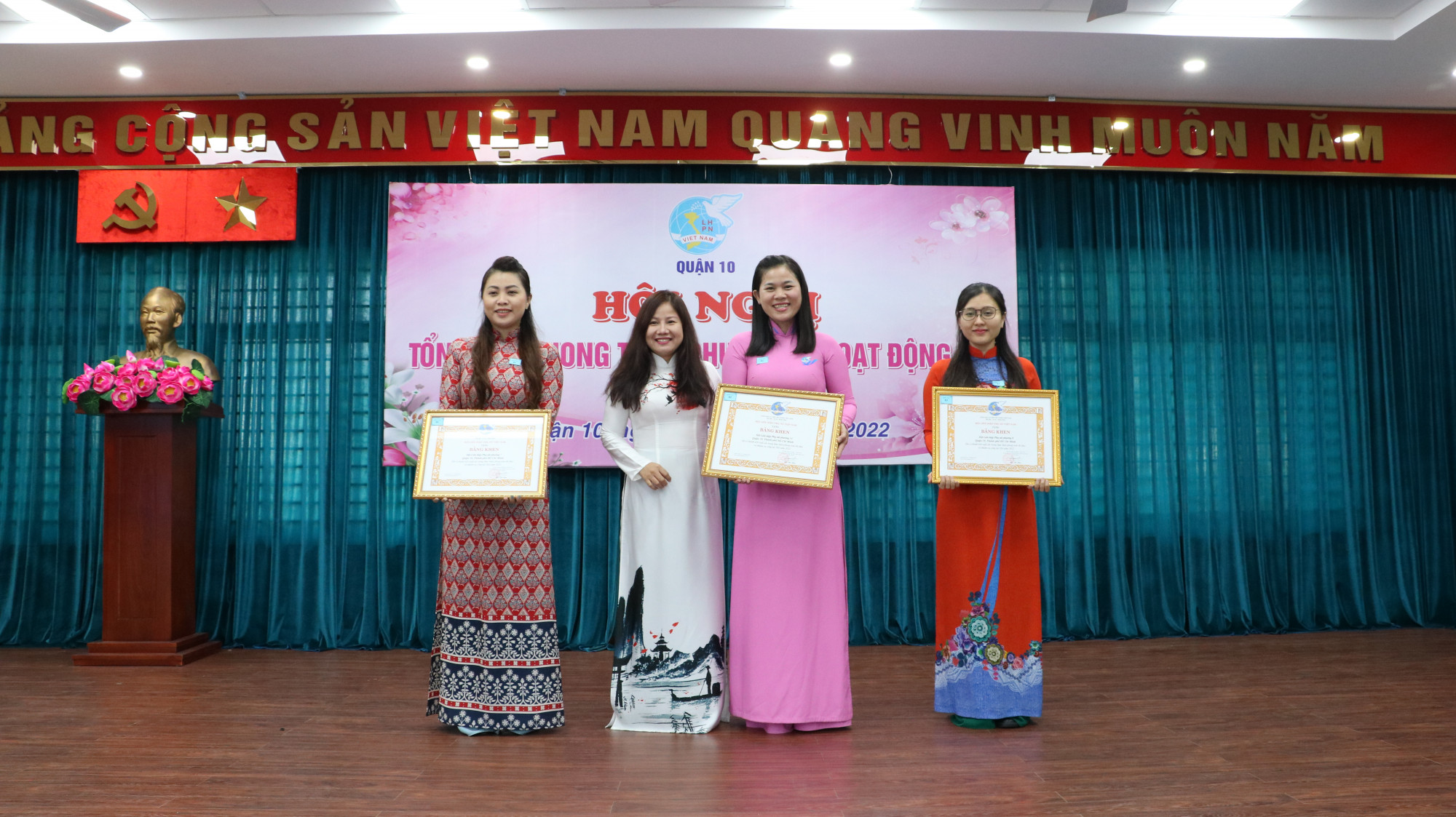 bằng khen Tập thể Hoàn thành xuất sắc nhiệm vụ năm 2022 của Đoàn Chủ tịch Trung ương Hội LHPN Việt Nam