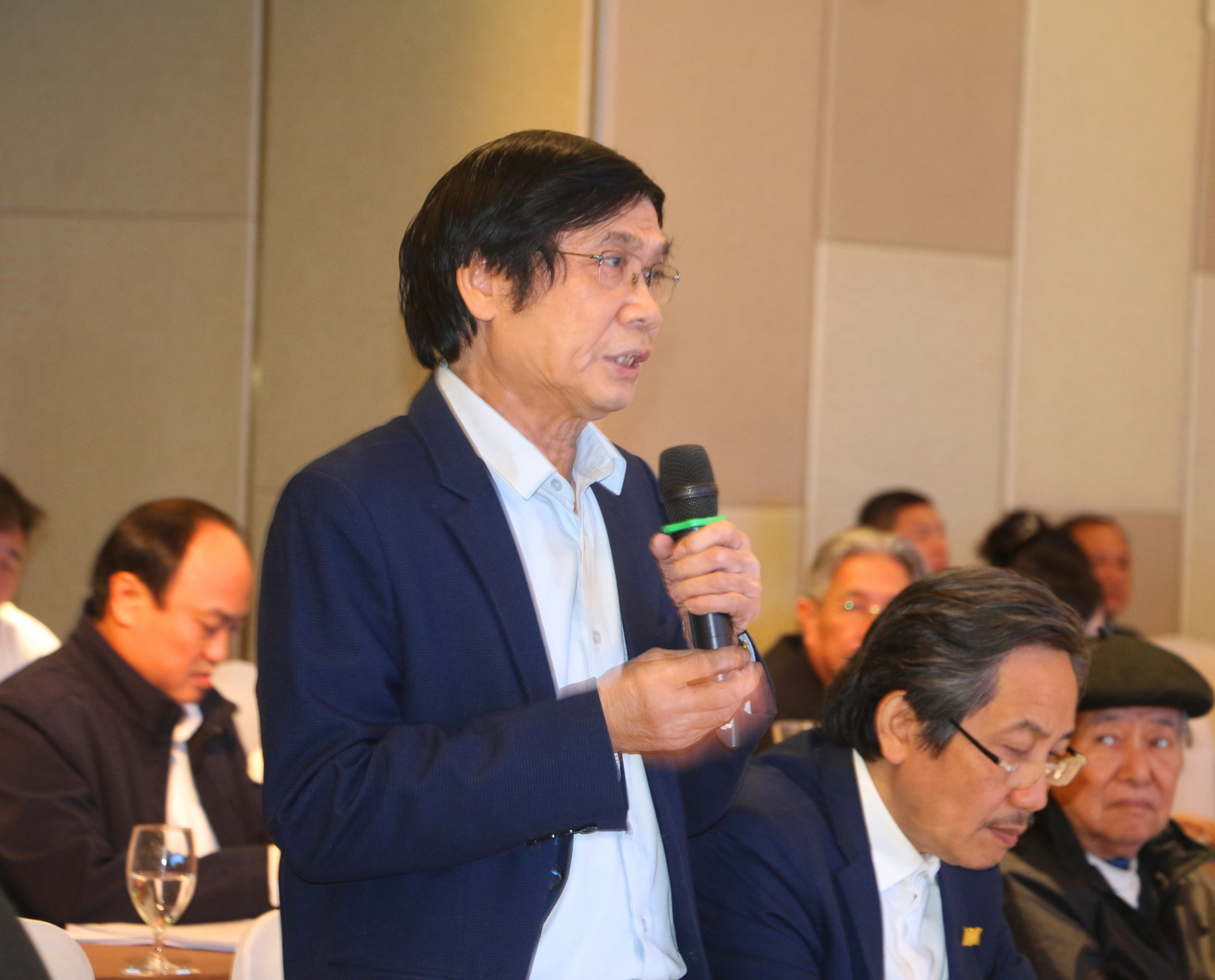 KTS. Trần Ngọc Chính - Chủ tịch Hội Quy hoạch và Phát triển đô thị Việt Nam tham gia góp ý tại Hội thảo
