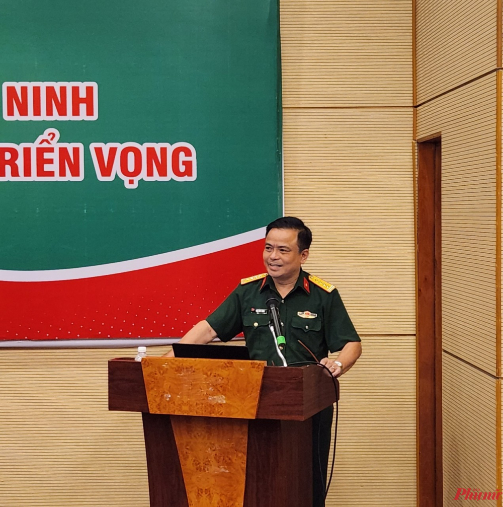 Đại tá Trần Đức Thắng - Phó Chủ nhiệm chính trị Quân khu 7 - chia sẻ tại hội thảo