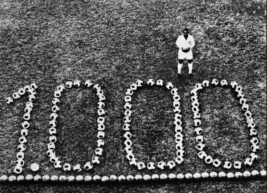 Năm 1969, Pelé đãnh dấu cột mốc đáng nhớ khi ghi được 1.000 bàn thắng ở cập độ câu lạc bộ lẫn đội tuyển quốc gia.