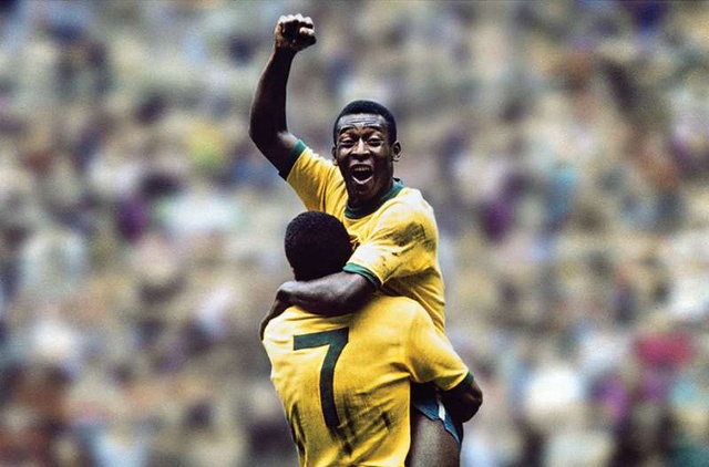 Pele và đồng đội ăn mừng chức vô địch World Cup 1970 - giải đấu đầu tiên được khán giả truyền hình toàn cầu theo dõi trực tiếp. Trong 6 lần được ra sân ở kỳ World Cup này, ông đã ghi được 4 bàn thắng và 5 đường kiến tạo tỏa sáng với 4 bàn và 5 đường kiến tạo. Trong trận chung kết thắng Ý 4-1, ông góp bàn mở tỷ số và hai đường chuyền dọn cỗ cho Jairzinho và Carlos Alberto.