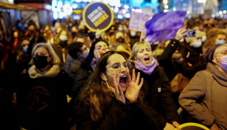  Madrid, Tây Ban Nha, trong cuộc biểu tình kỷ niệm Ngày Quốc tế xóa bỏ bạo lực đối với phụ nữ năm 2021. Ảnh: Reuters