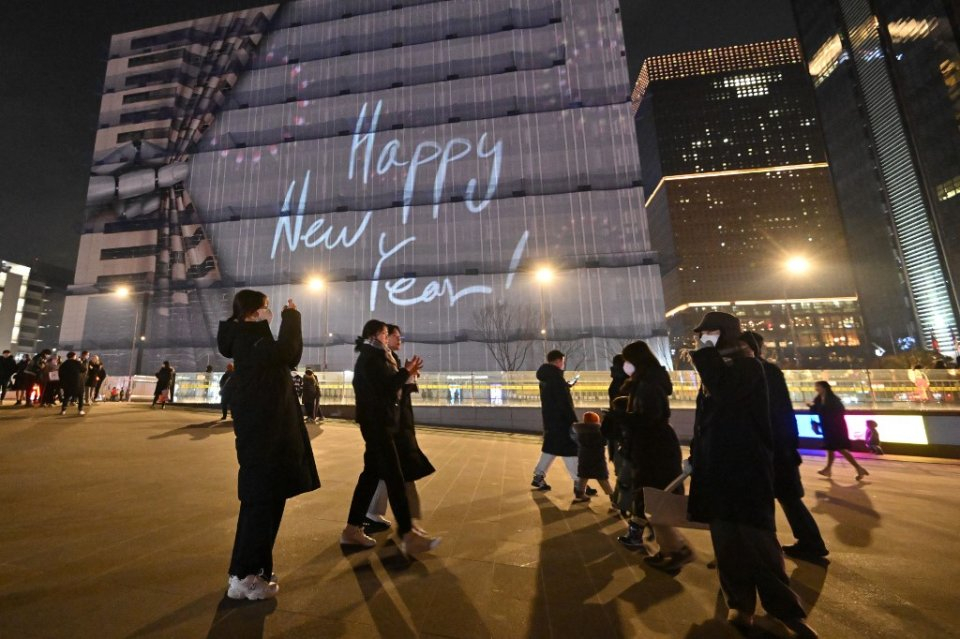 Lời chúc mừng năm mới tại quảng trường Gwanghwamun ở trung tâm Seoul. (Ảnh: AFP)