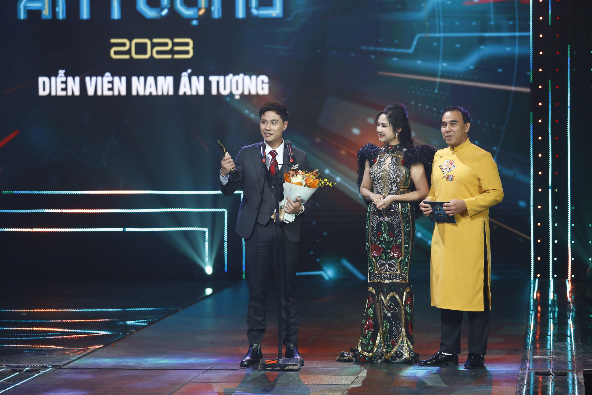 Thanh Sơn nhận giải thưởng diễn xuất thứ hai trong năm nhờ phim 11 tháng 5 ngày