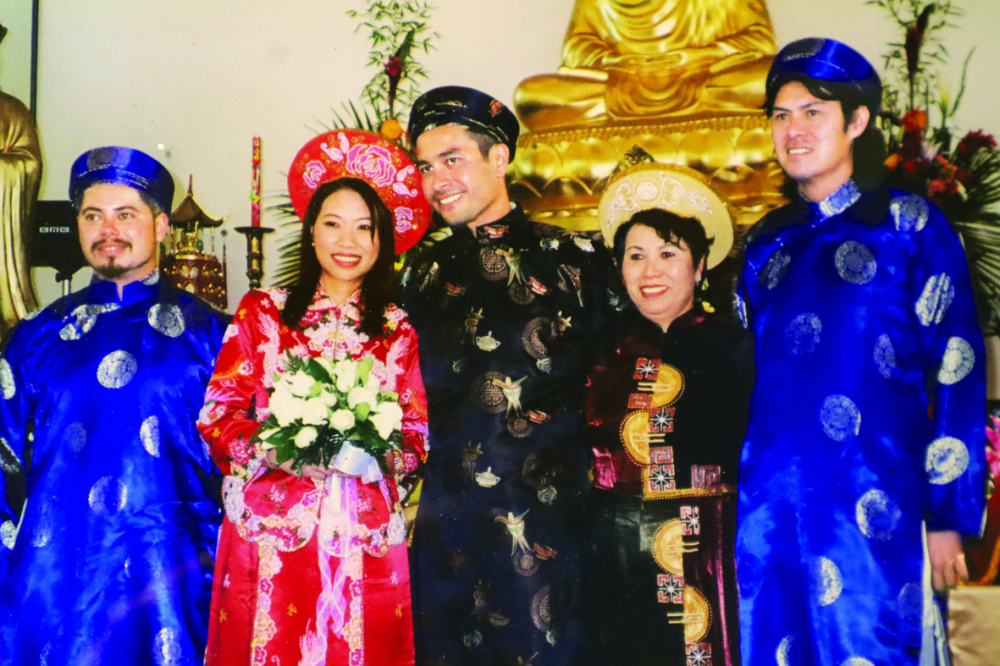 Nhà văn Lệ Lý tổ chức đám cưới con trai trong trang phục  truyền thống, dù ở Mỹ  (ảnh tư liệu Lệ Lý)
