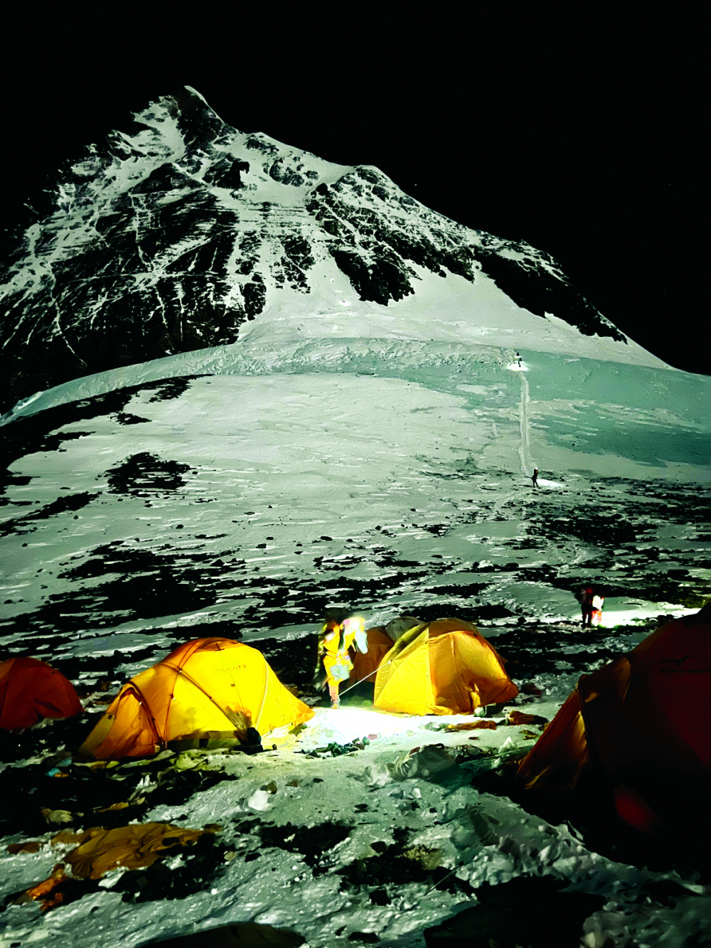Xuất phát từ trại 4 lên đỉnh Everest  trong đêm 15/5/2022