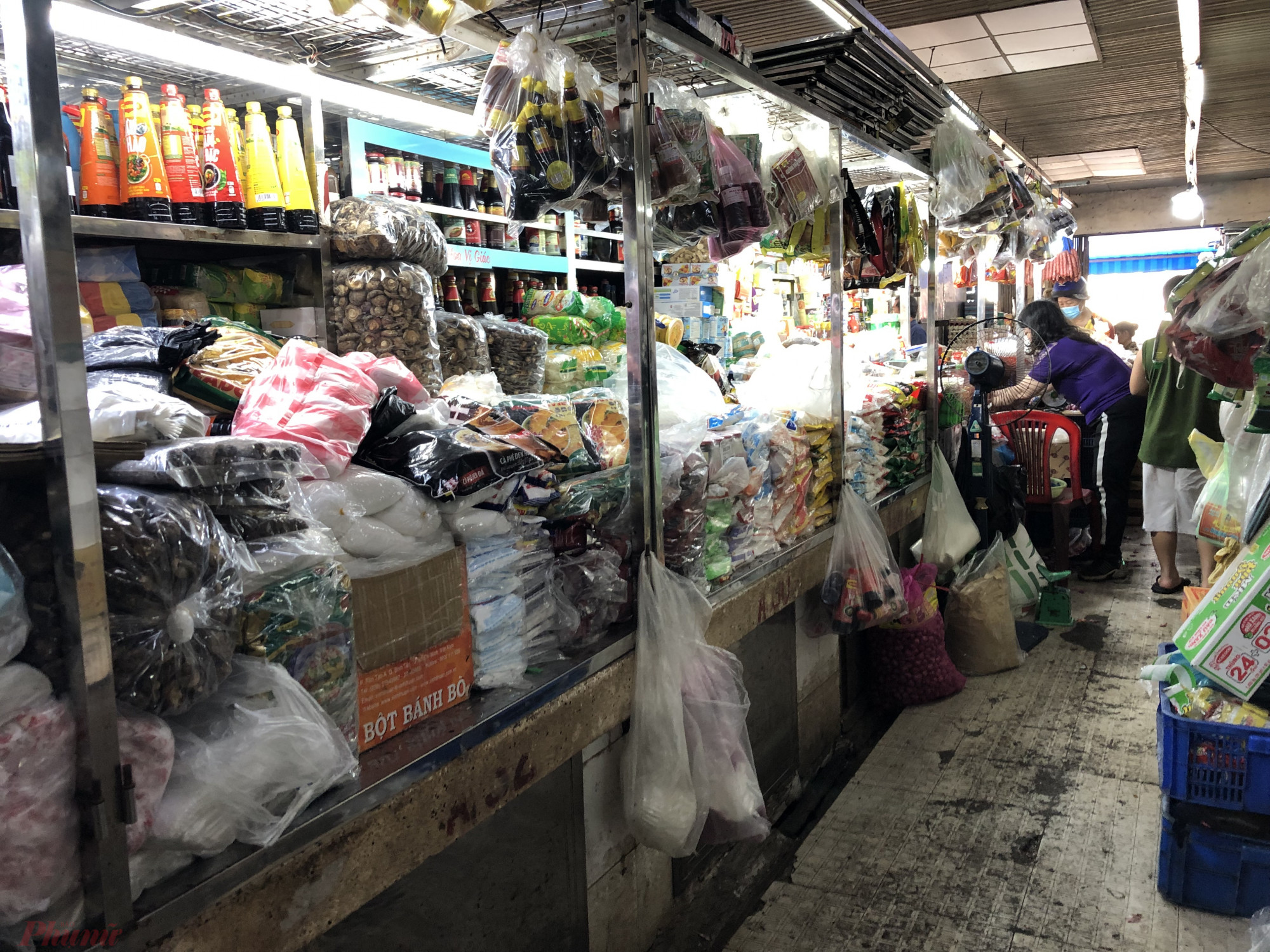 Các ngành hàng nhu yếu phẩm, tạp hoá tại chợ An Đông cũng ế ẩm