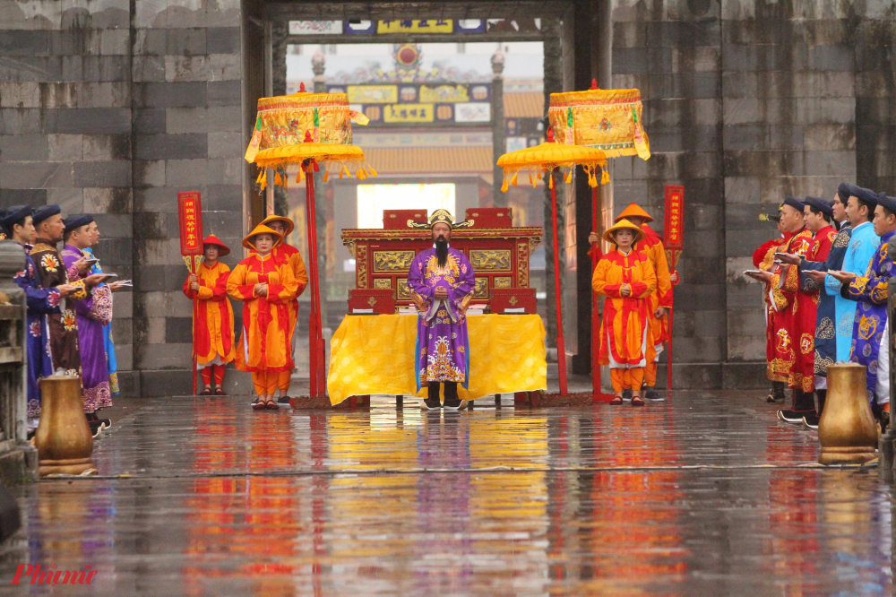 lễ Ban Sóc vẫn được tái hiện tại Ngọ Môn vào ngày 01.01, mở đầu cho một năm mới với những ước vọng nhân văn cùng những giá trị tinh thần thuở trước, trên hết là sức sống của mùa xuân với những cộng hưởng từ di sản…