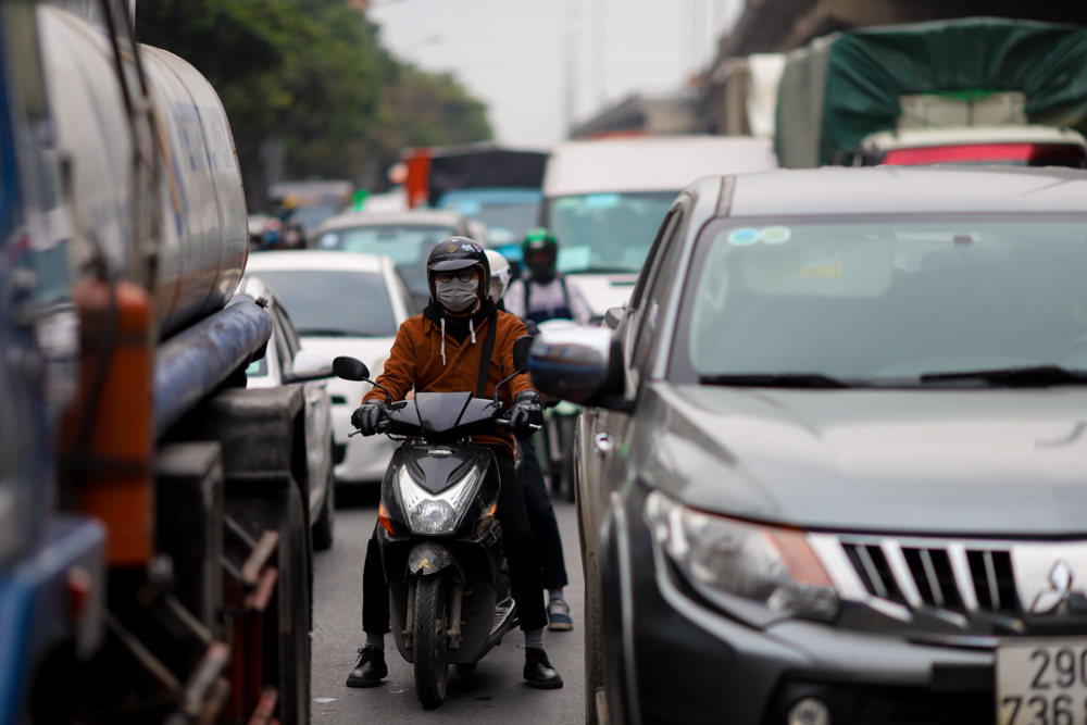 Trong nội đô mật độ phương tiện di chuyển vừa phải. Tại khu vực cửa ngõ và đường vành đai lượng phương tiện bắt đầu tăng dần, phương tiện di chuyển chậm theo hướng vào nội đô theo điều tiết của cảnh sát giao thông, thanh tra giao thông và công an địa bàn.