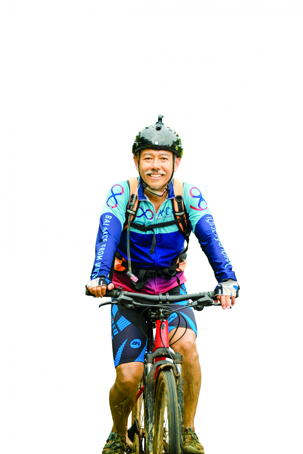 Giáo sư Trương Nguyện Thành đạp xe xuyên Việt tháng 10/2022