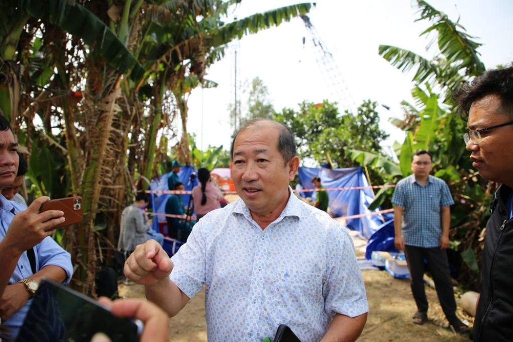 Ông Đoàn Tấn Bửu - Phó Chủ tịch UBND tỉnh Đồng Tháp thông tin về tình hình nỗ lực cứu cháu bé