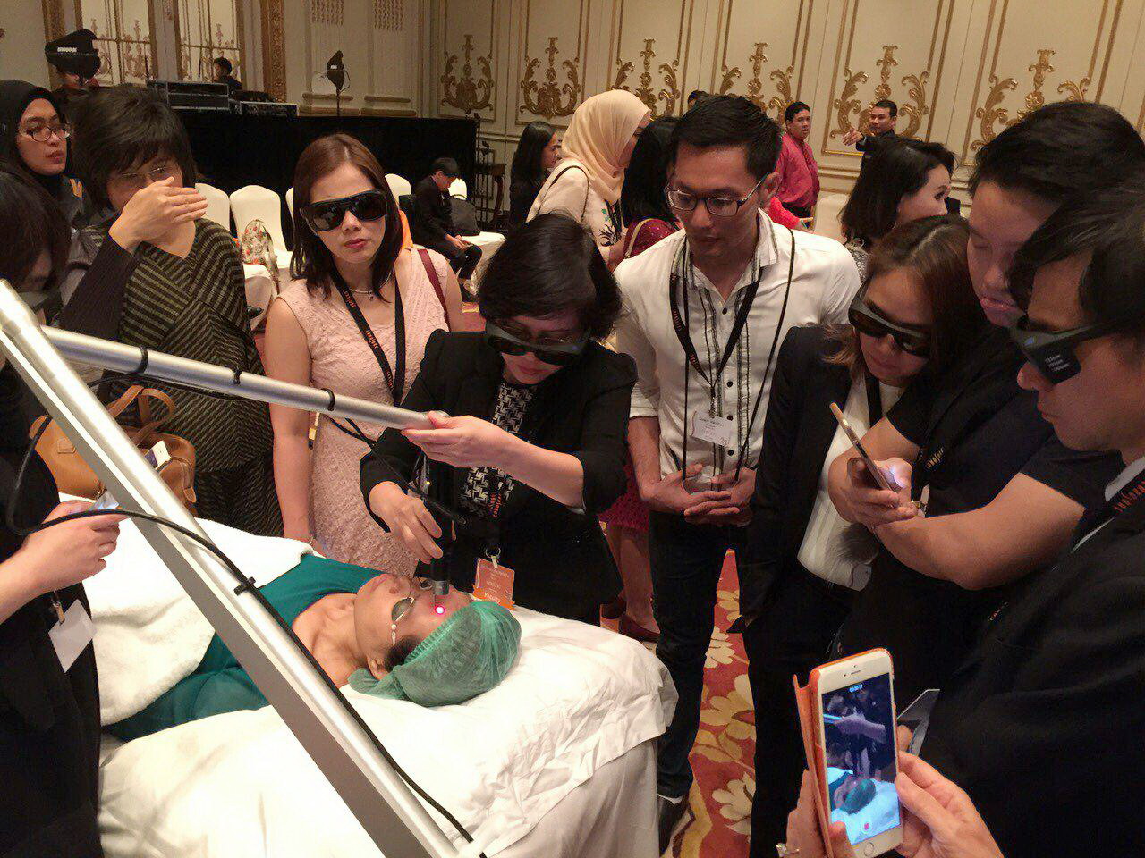 TS-BS Trần Thị Anh Tú chia sẻ kinh nghiệm điều trị laser  PicoSure tại Hội nghị APAC Bangkok tháng 6/2016