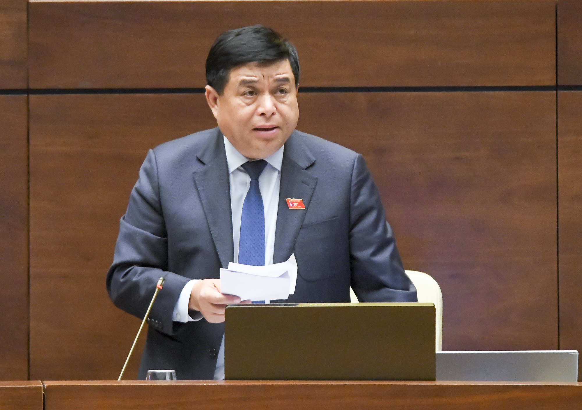 Bộ trưởng Bộ Kế hoạch đầu tư Nguyễn Chí Dũng trình bày tờ trình về Quy hoạch tổng thể Quốc gia thời kỳ 2021-2030, tầm nhìn đến 2050