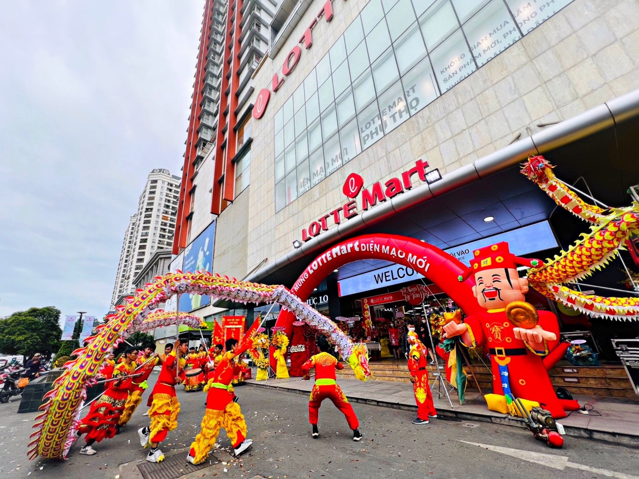 LOTTE Mart Phú Thọ tưng bừng trong ngày thay đổi diện mạo mới - Ảnh: LOTTE Mart