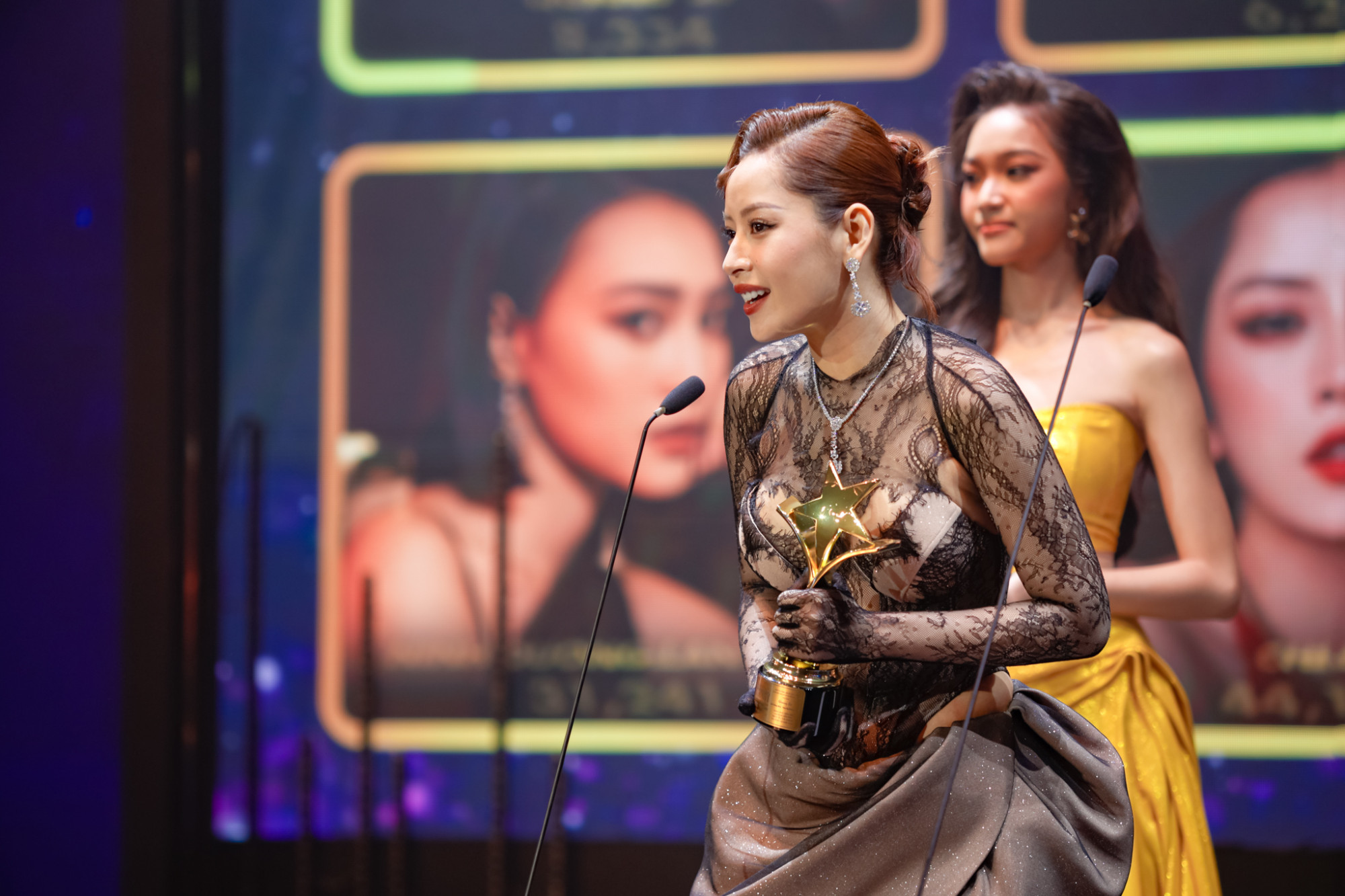 Chi Pu nhận giải Nữ diễn viên được yêu thích nhất