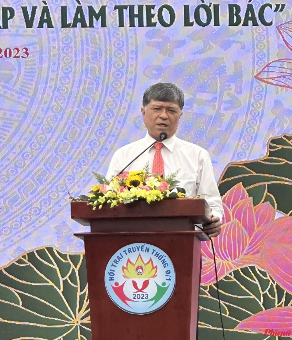 Ông Nguyễn Văn Hiếu - Giám đốc Sở Giáo dục và Đào tạo TPHCM phát biểu tại lễ khai mạc