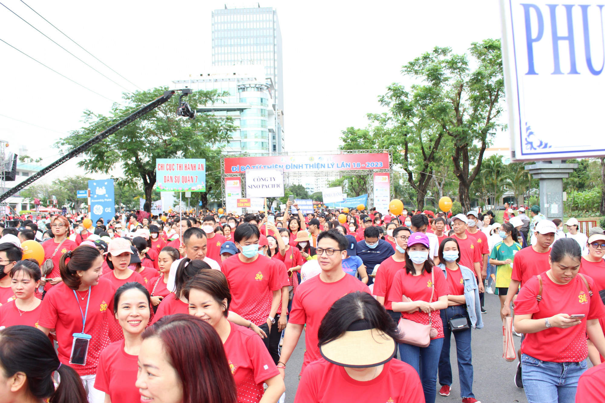 Hơn 5.000 người hăng hái tham gia Chương trình “Đi bộ Từ thiện Đinh Thiện Lý lần thứ 18 năm 2023”