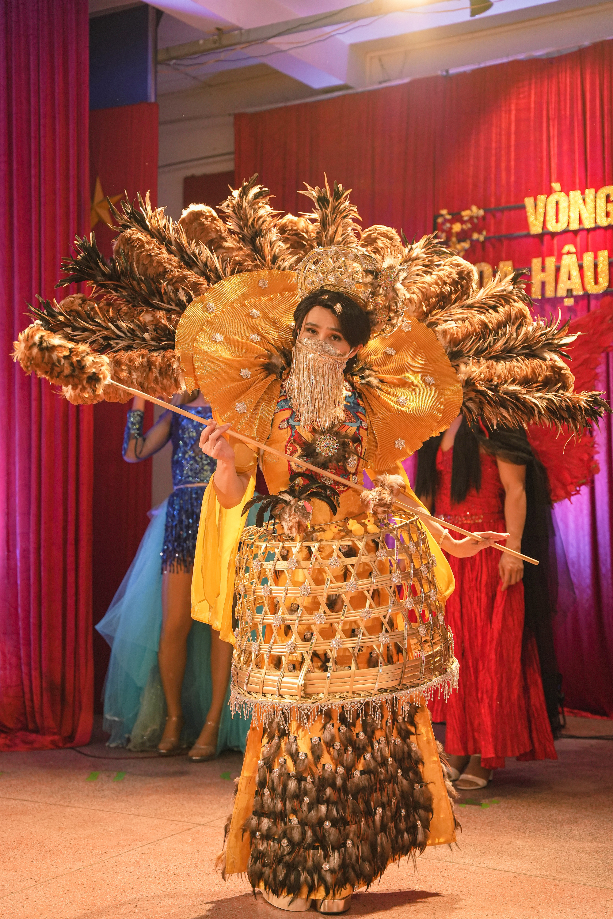 Huỳnh Lập nhắc đến cuộc thi hoa hậu trong phim tết