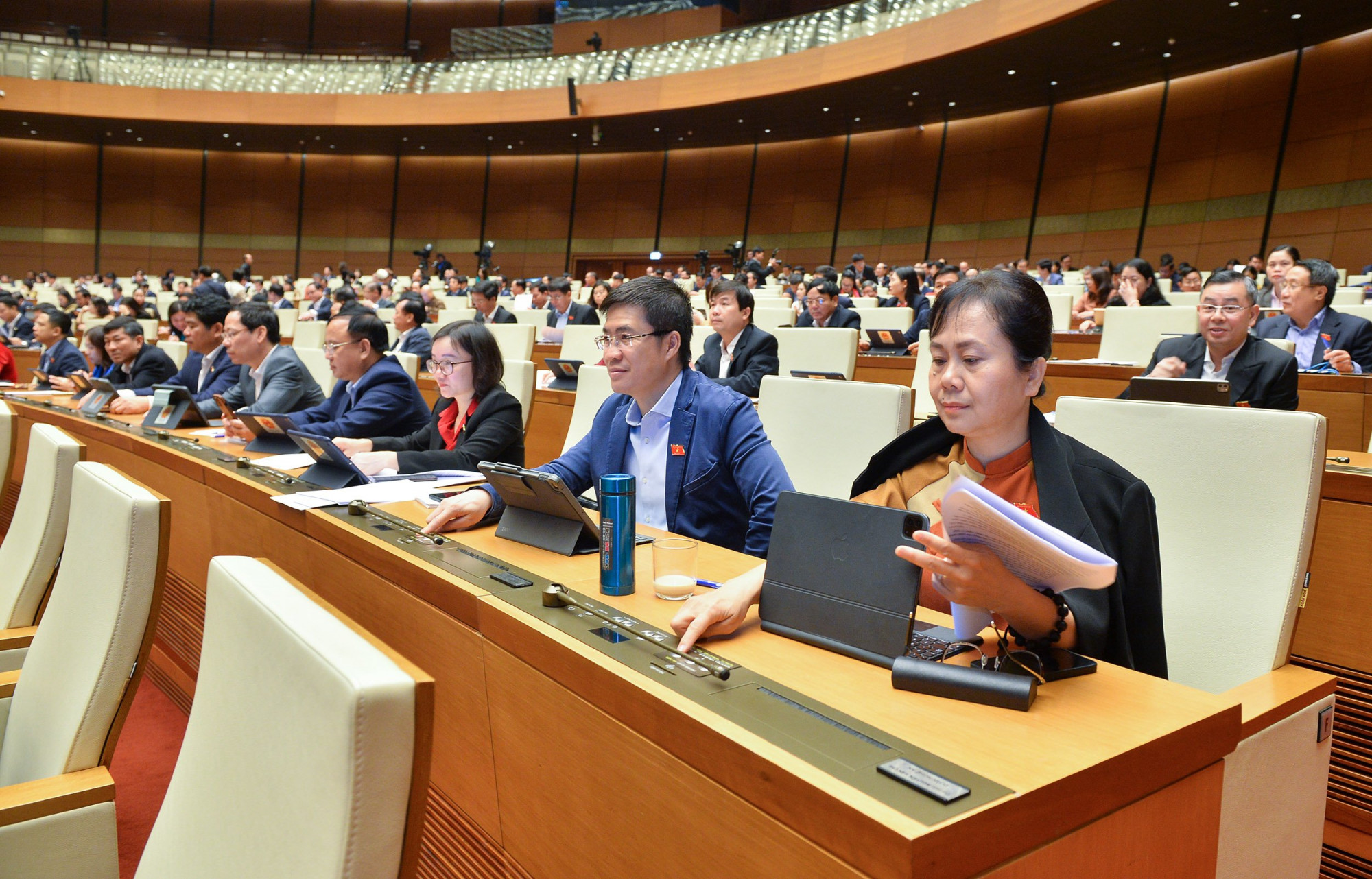 Quốc hội biểu quyết thông qua Nghị quyết về việc 