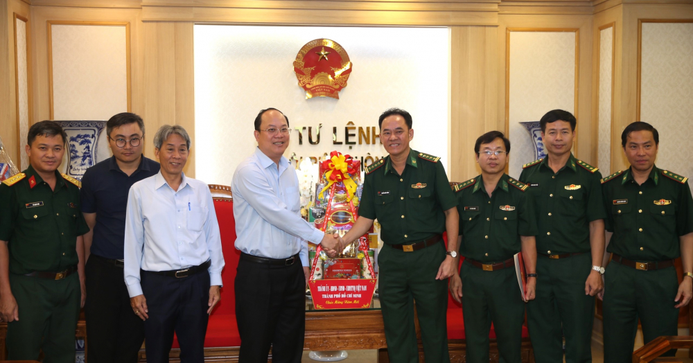 Đoàn đại biểu TPHCM thăm, chúc Tết Bộ Tư lệnh Bộ đội biên phòng phía Nam.