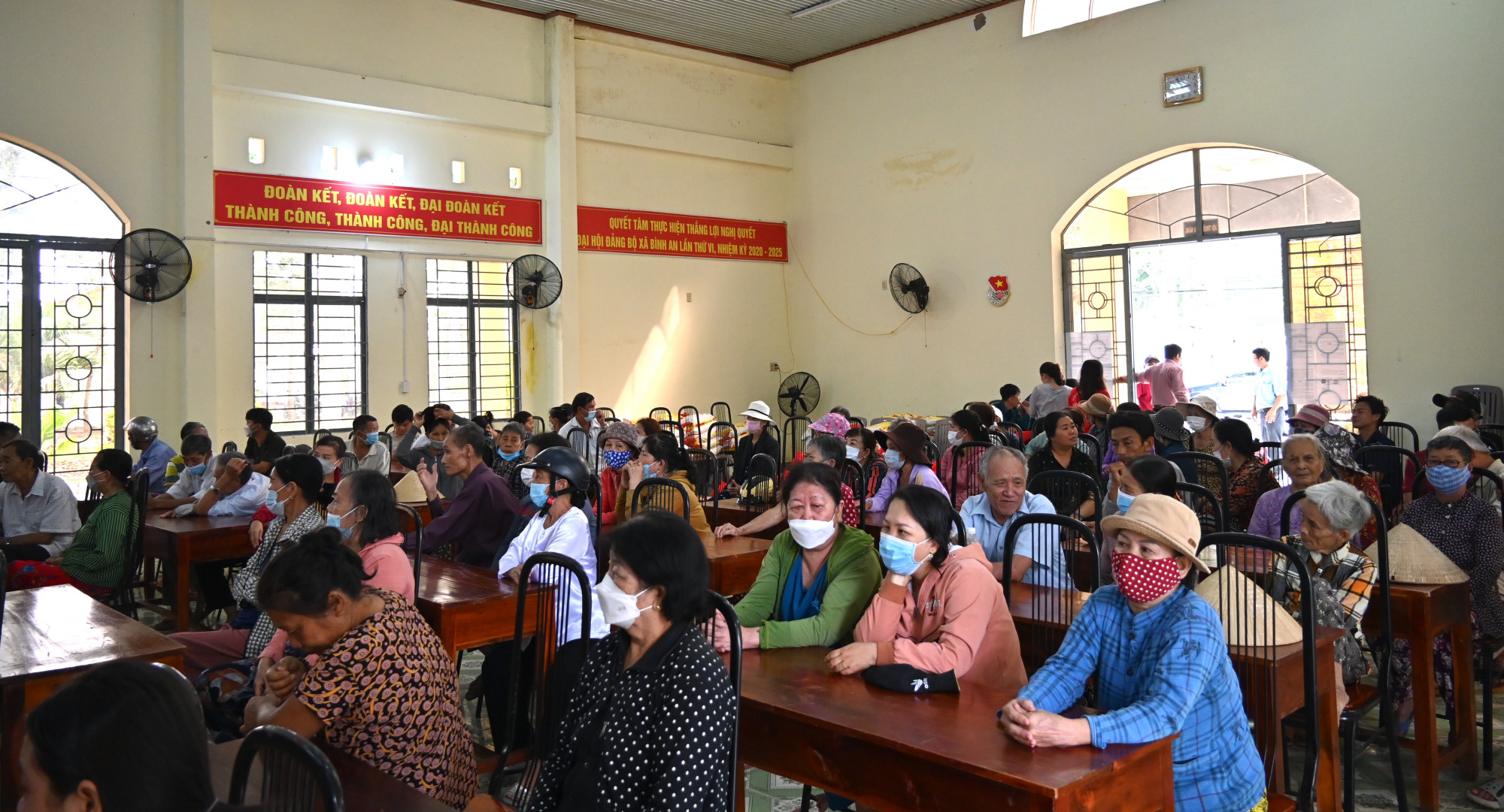 Đông đảo người dân xã Bình An (tỉnh Đồng Nai) đã có mặt từ sớm để tham dự sự kiện - Ảnh: Vedan Việt Nam