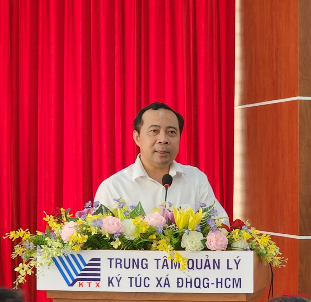 Giám đốc Đại học Quốc gia TPHCM Vũ Hải Quân chúc tết sinh viên