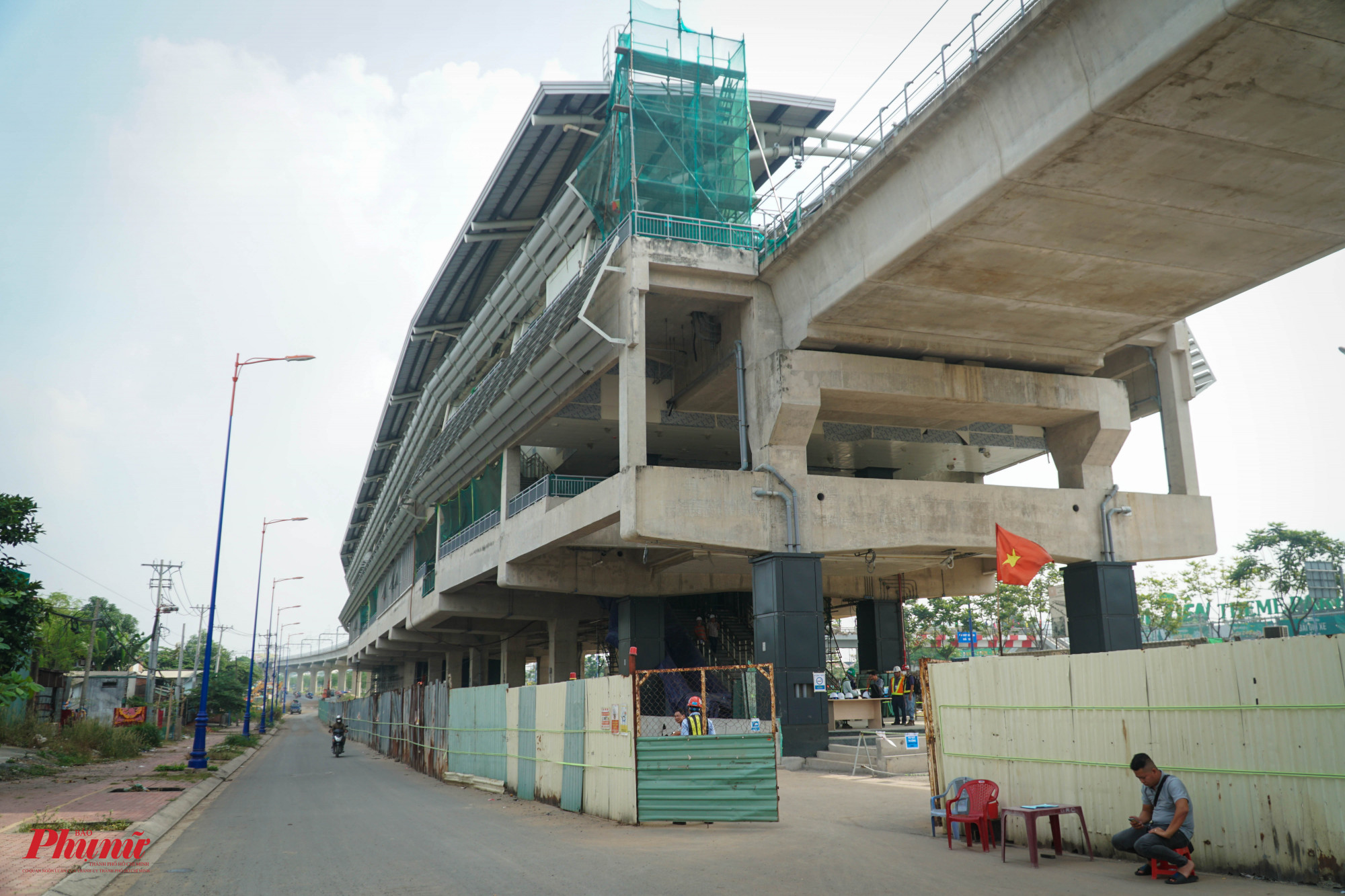 Nhà ga Đại học Quốc gia thuộc gói thầu CP2 đang hoàn thành hạng mục thi công kiến trúc