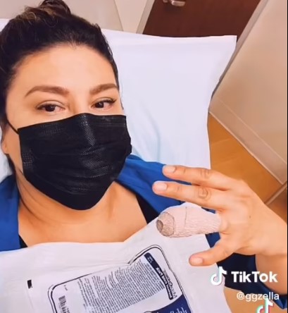 Grace Garcia, 50 tuổi, sống gần Los Angeles, nói rằng bà bị ung thư sau khi thợ làm móng cắt một mẩu móng tay của bà. Cuối cùng cô được chẩn đoán mắc ung thư biểu mô tế bào vảy giai đoạn 1