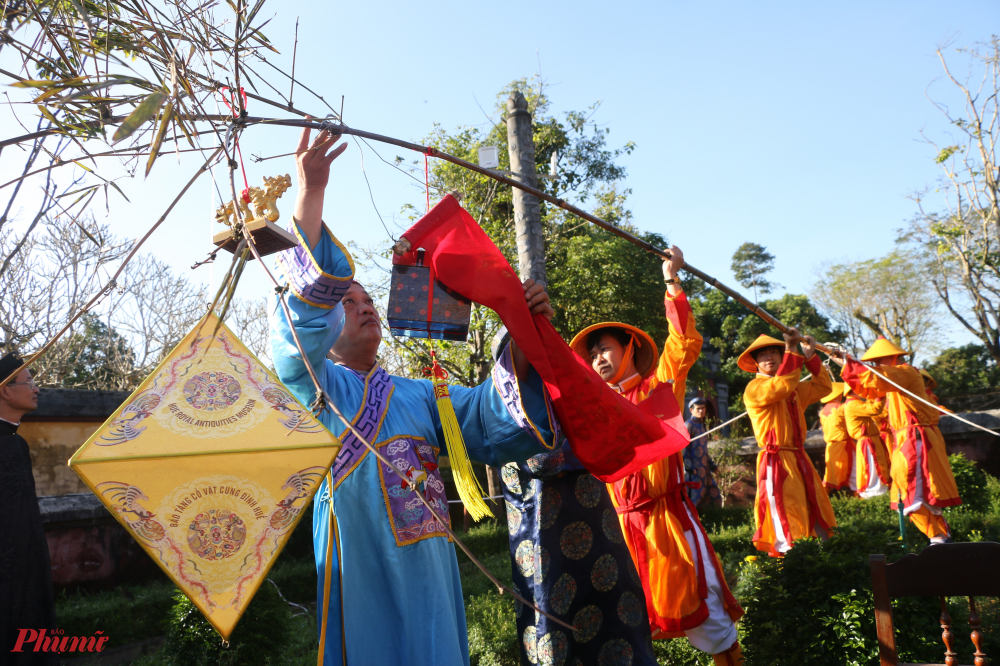 Đây là một nghi thức truyền thống của dân tộc và cũng là một nghi lễ quan trọng vào đầu năm mới của triều Nguyễn. Nhằm nhắc nhớ đến các thế người Việt biết về tục dựng nêu của cha ông chúng ta ngày xưa mỗi dị Xuân về Tết đến