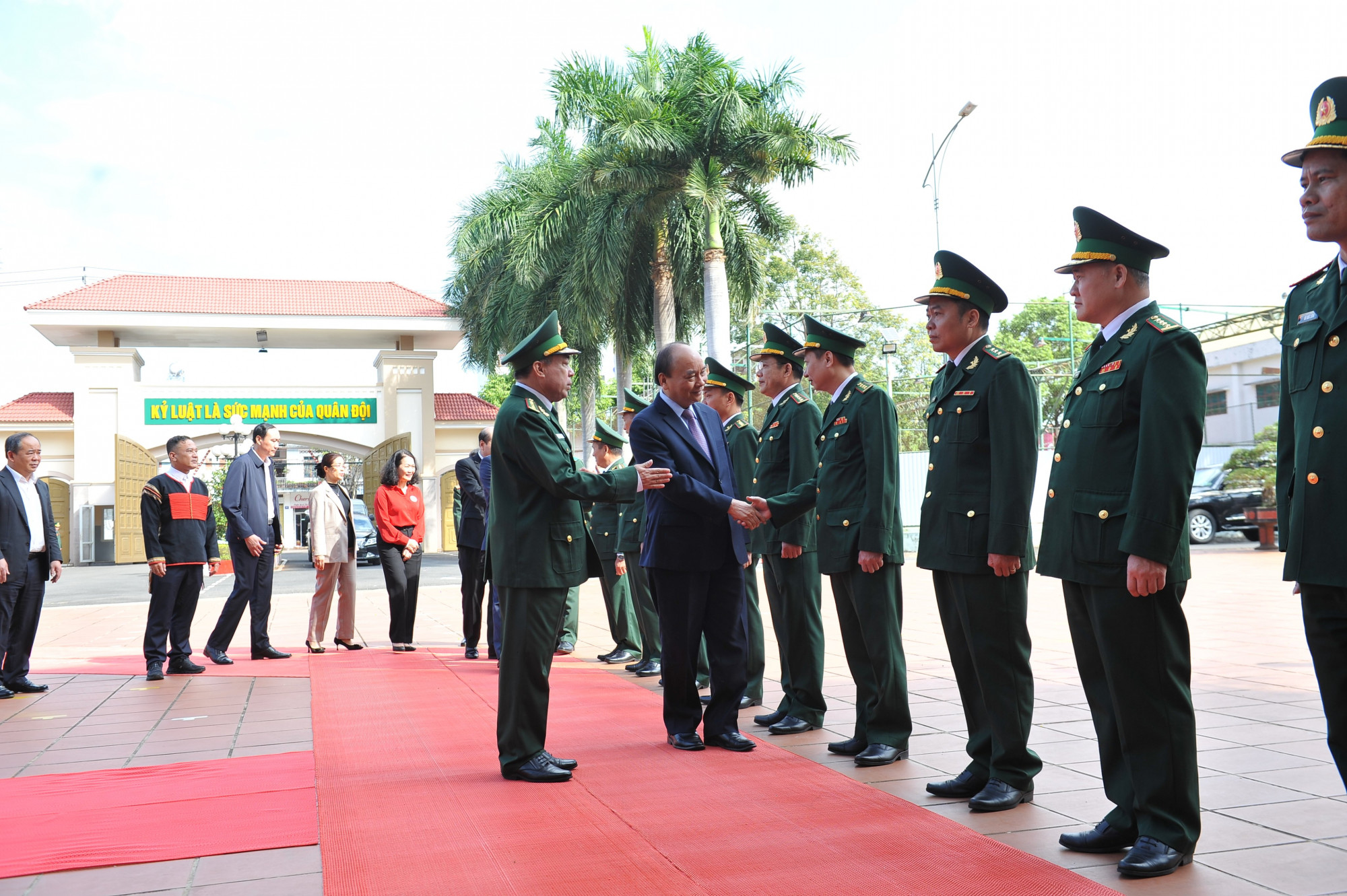 Chủ tịch nước Nguyễn Xuân Phúc đến thăm, chúc Tết cán bộ, chiến sĩ Bộ Chỉ huy Bộ đội Biên phòng tỉnh Đắk Lắk 