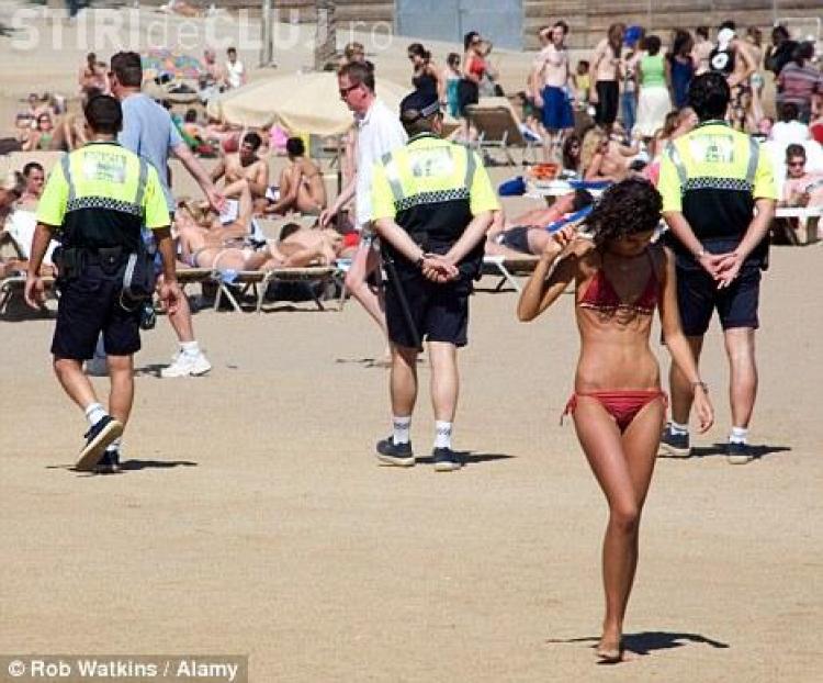 Mặc bikini hoặc ở trần đến nơi công cộng (trừ bãi biển) có thể bị phạt - Ảnh: Alamy