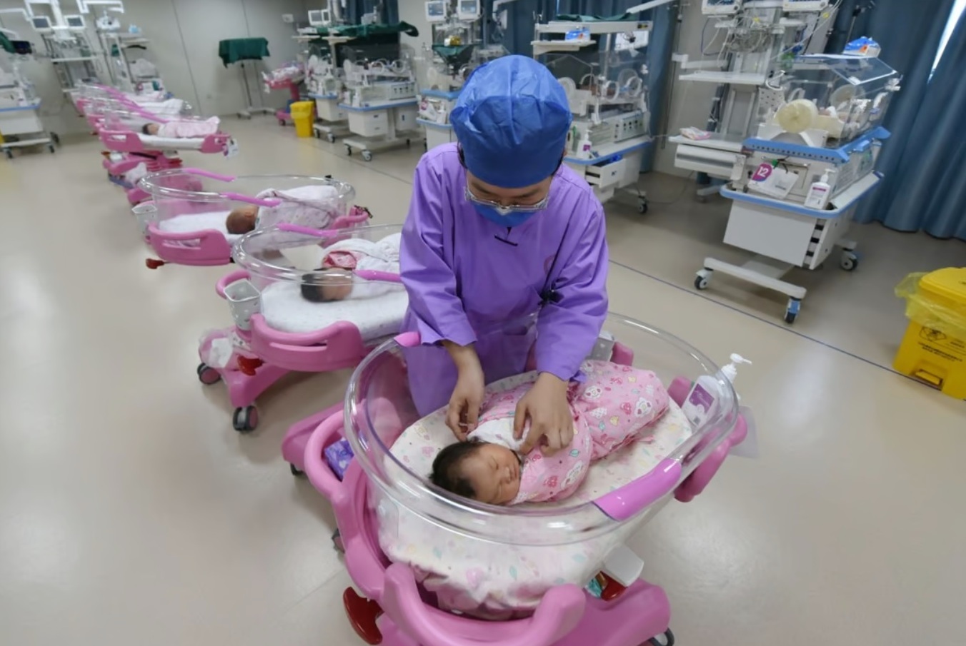Các bà mẹ Trung Quốc đã sinh 9,56 triệu em bé vào năm 2022