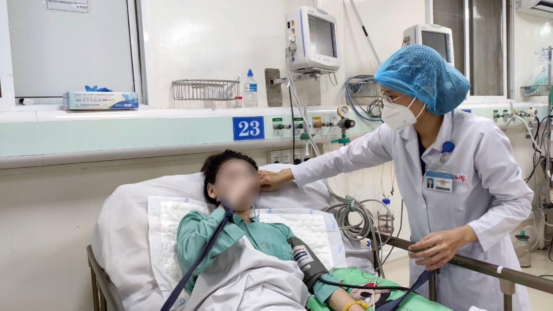 Bệnh nhân ngộ độc rượu được Bệnh viện Nhân dân Gia Định cứu sống, ảnh BVCC